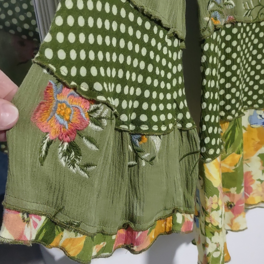 Floral Embroidered Green Blouse - Picture 6 of 8